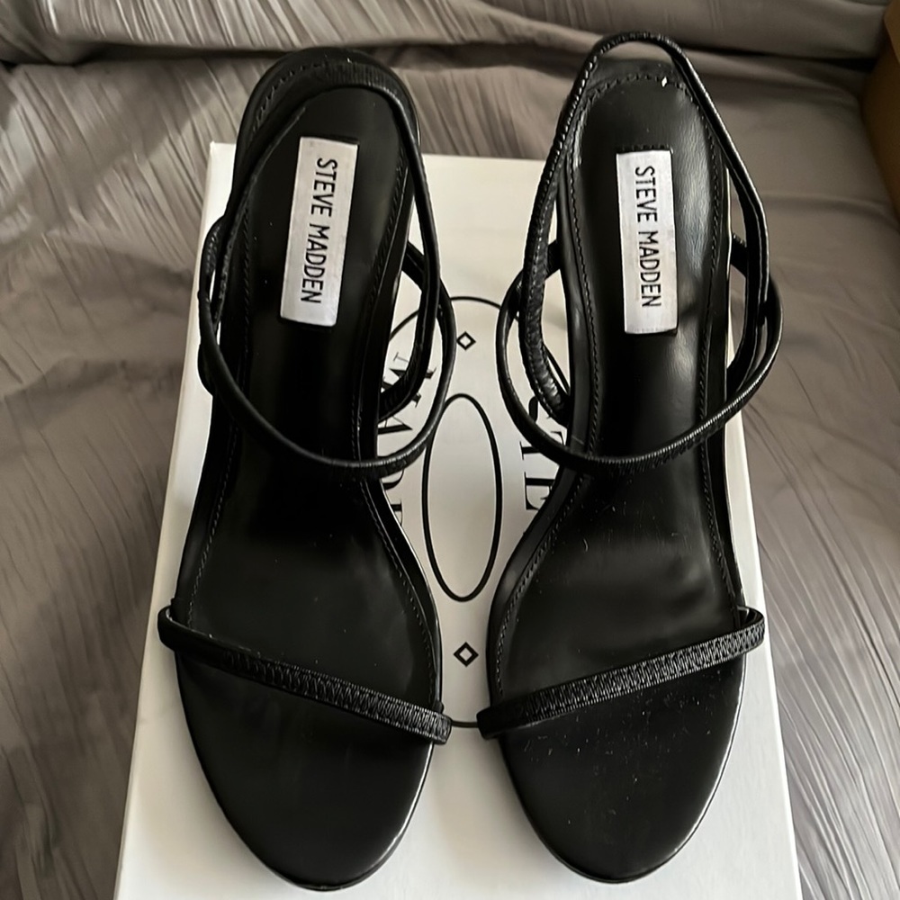Worn once STEVE MADDEN BLACK HEELS